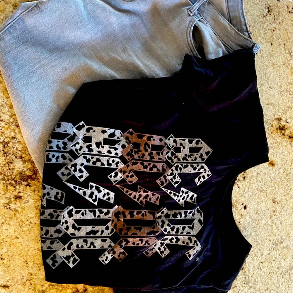 Torrid tee size 1, old navy pants size 14.
